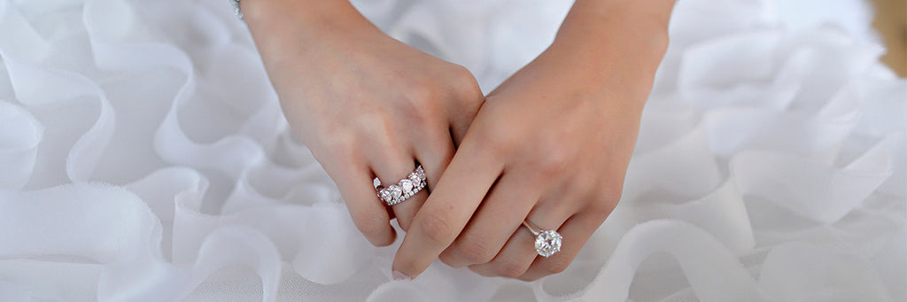 The Pros and Cons of Buying a Moissanite Engagement Ring